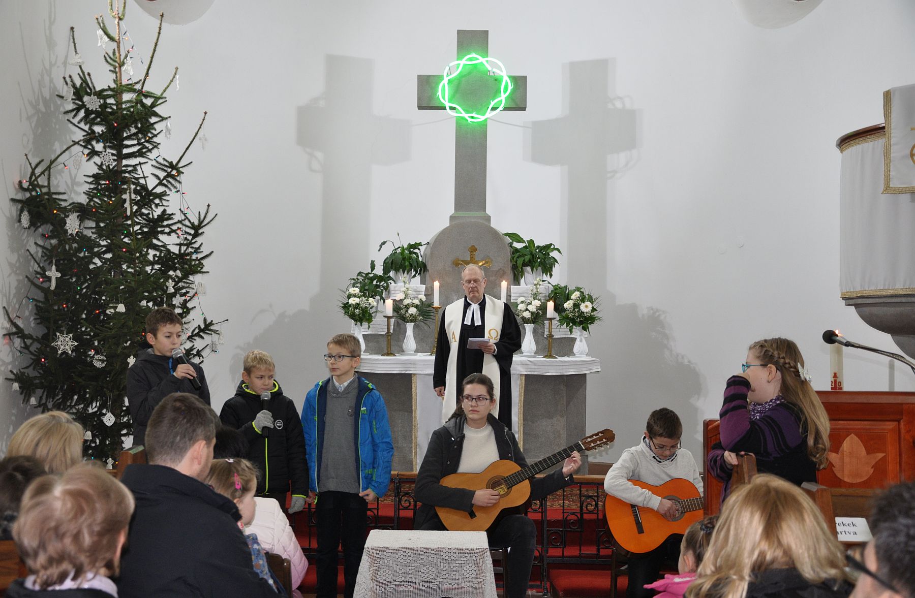 Gyermekelőadás és istentisztelet szenteste délutánján az evangélikus templomban